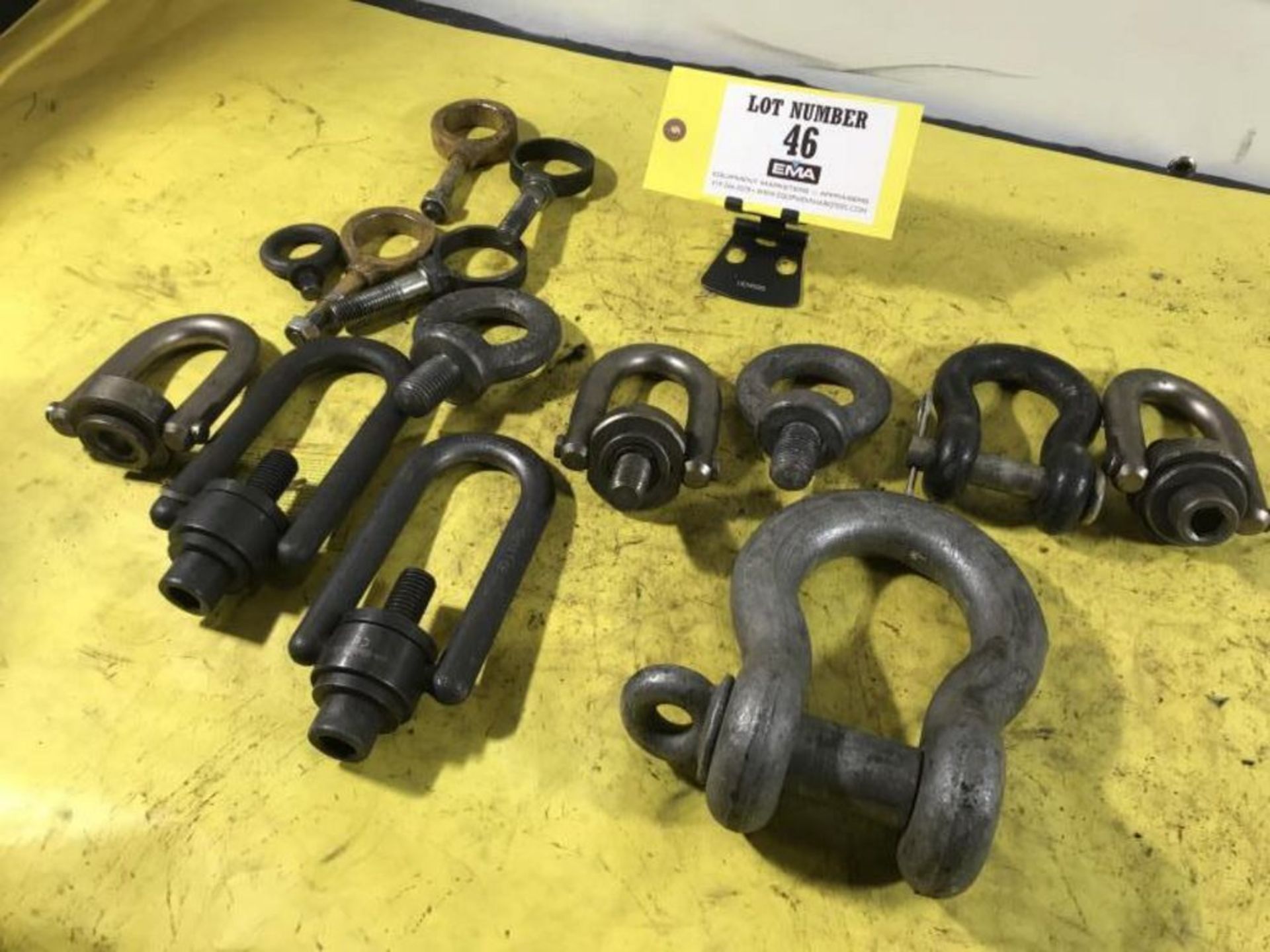 Assorted Lifting Devices: Assorted Lot, Crevices