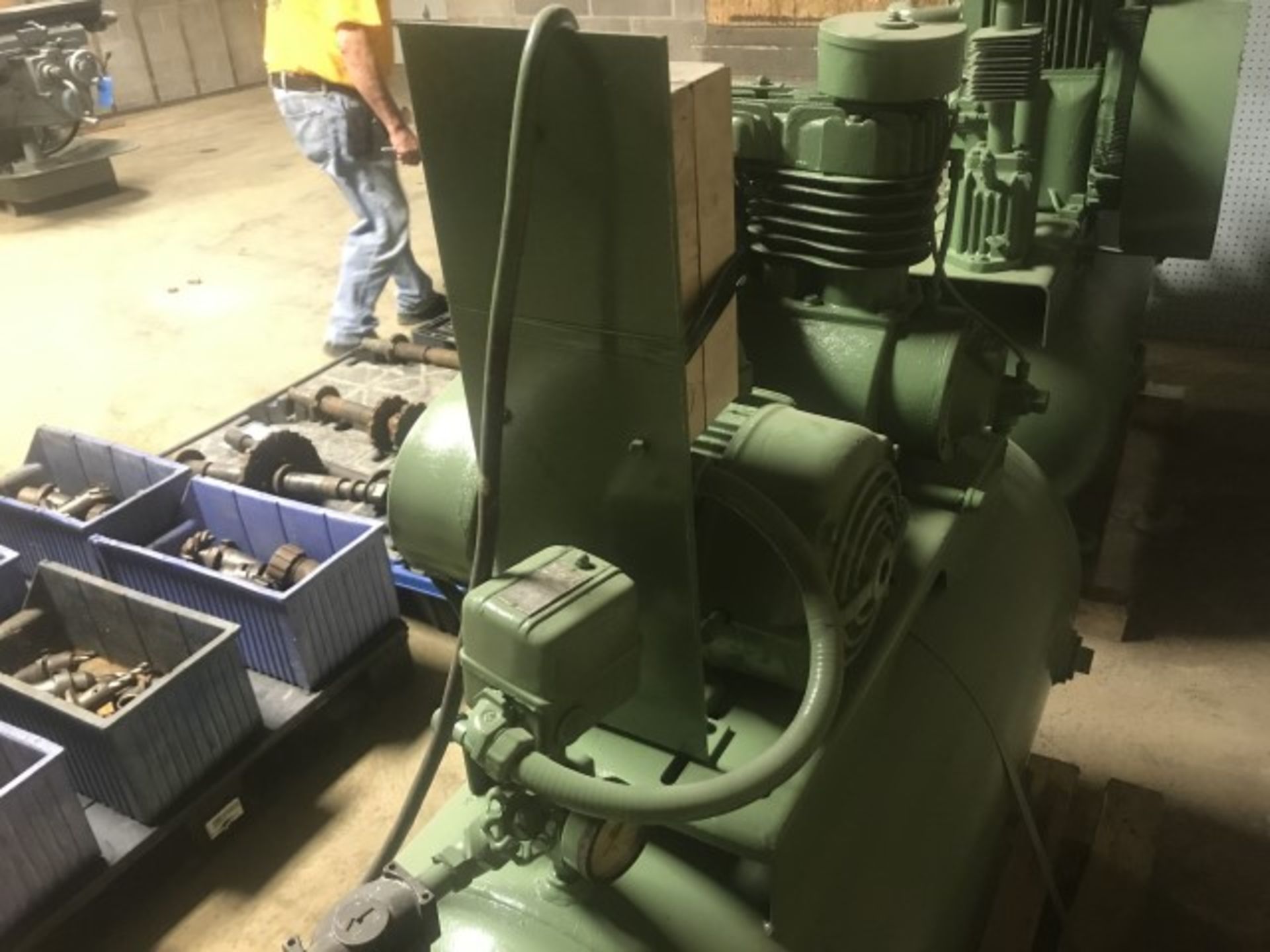 Air compressor - Image 2 of 2