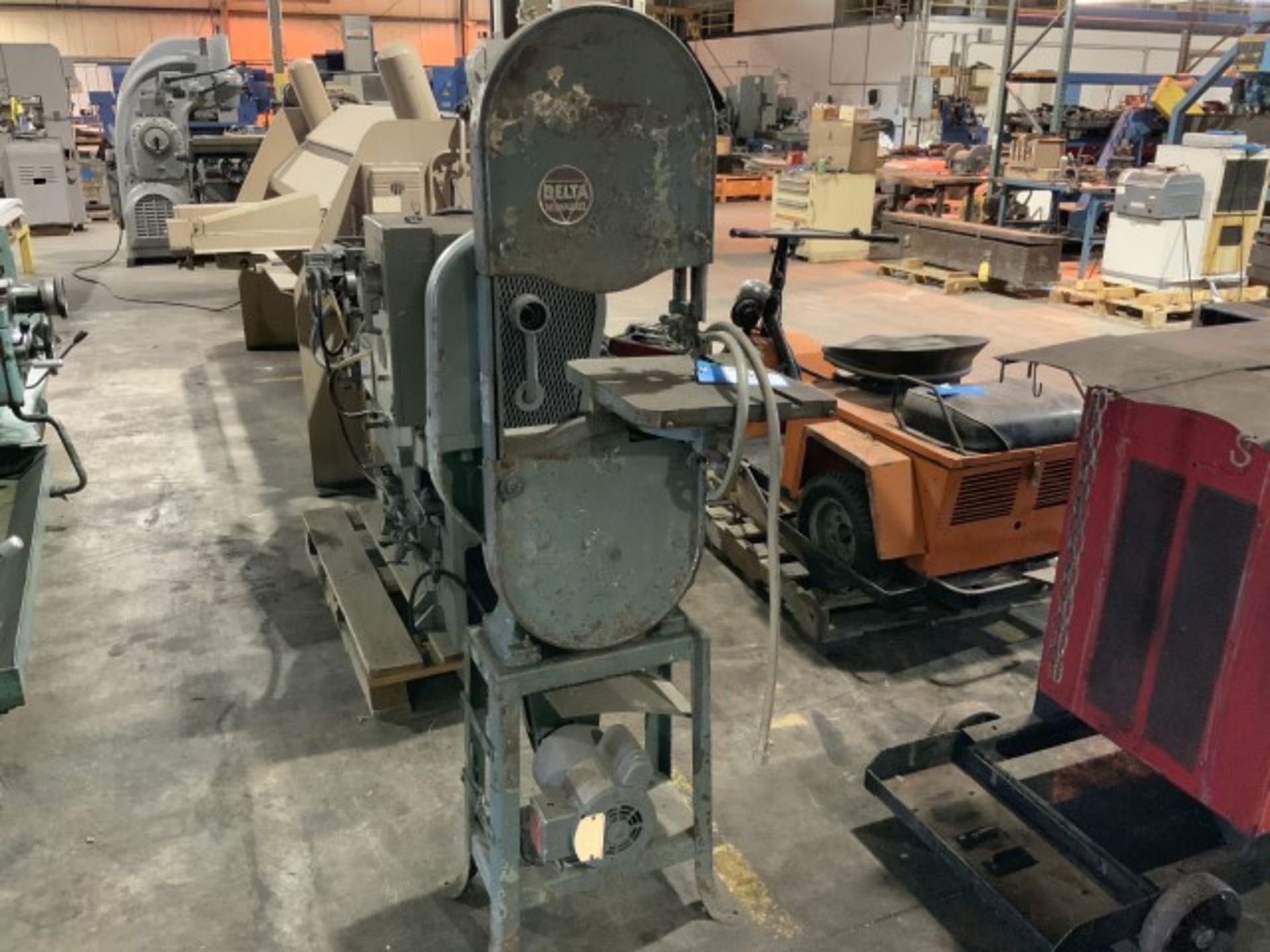 Vertical bandsaw