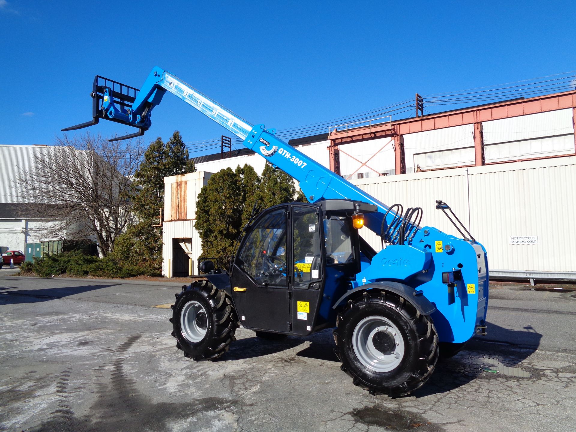 New Unused 2018 Genie GTH3007 Telescopic Forklift 6,600 lbs - Enclosed Cab - Image 10 of 23