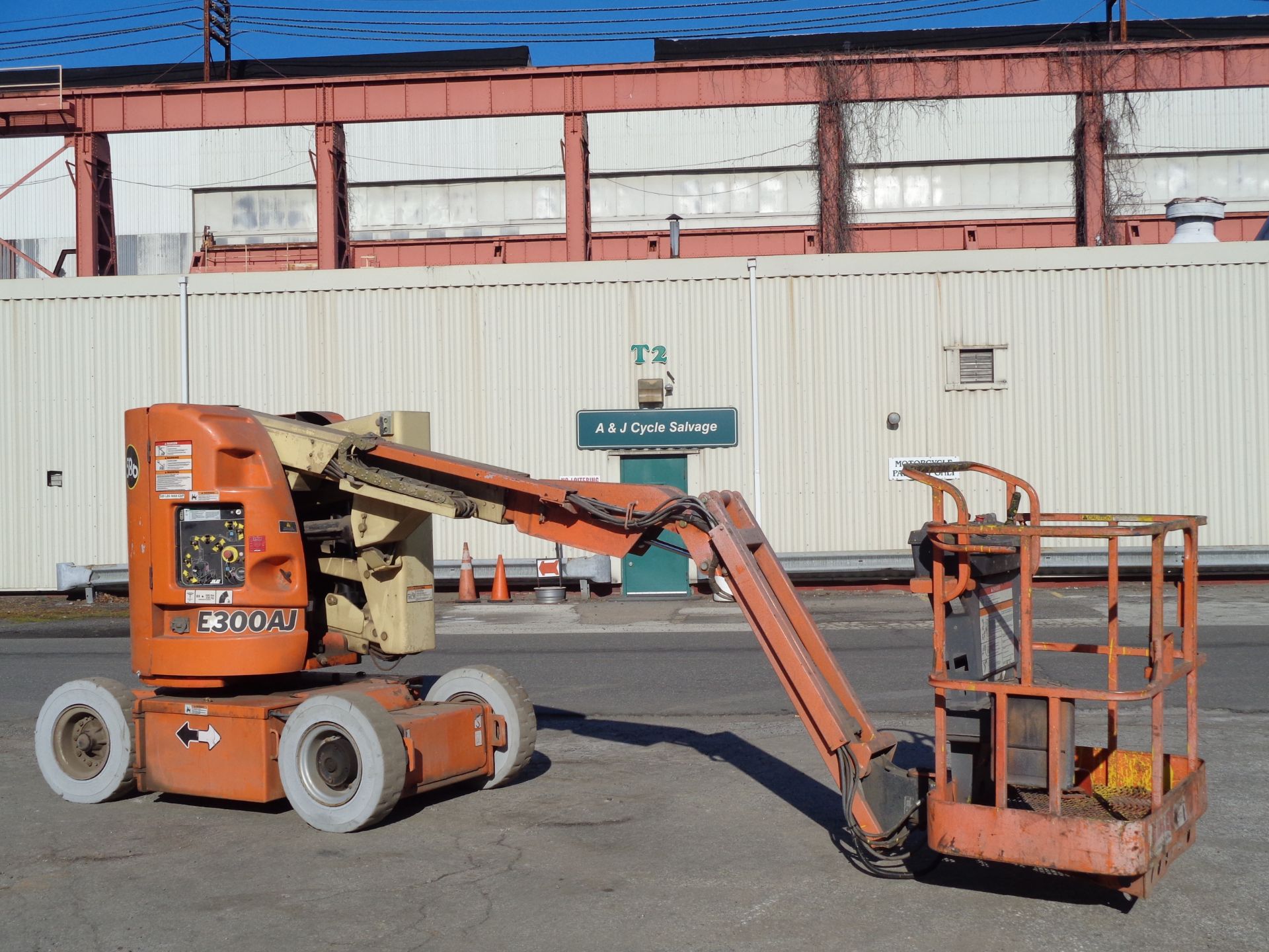 JLG E300AJ 30ft Electric Boom Lift - Image 21 of 23