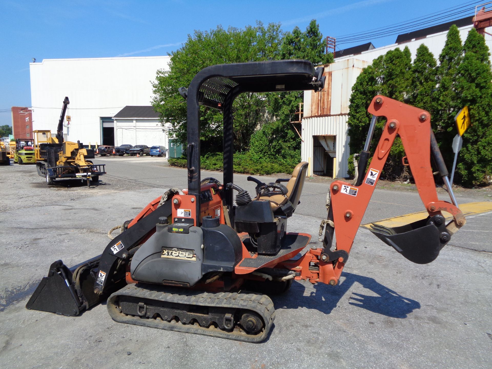 Ditch Witch XT850 Crawler Backhoe - Image 6 of 10