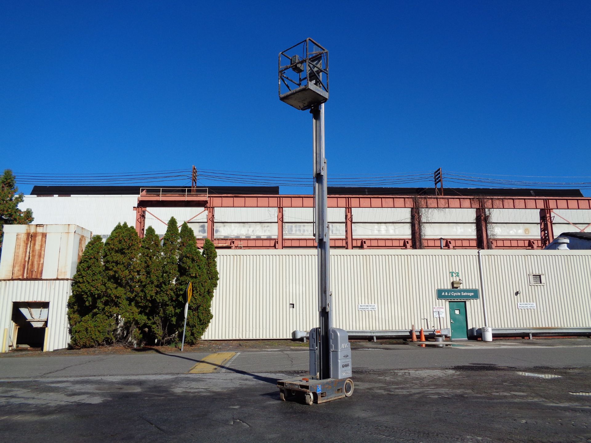 JLG 20MVL 20ft Personal Scissor Lift - Image 3 of 25