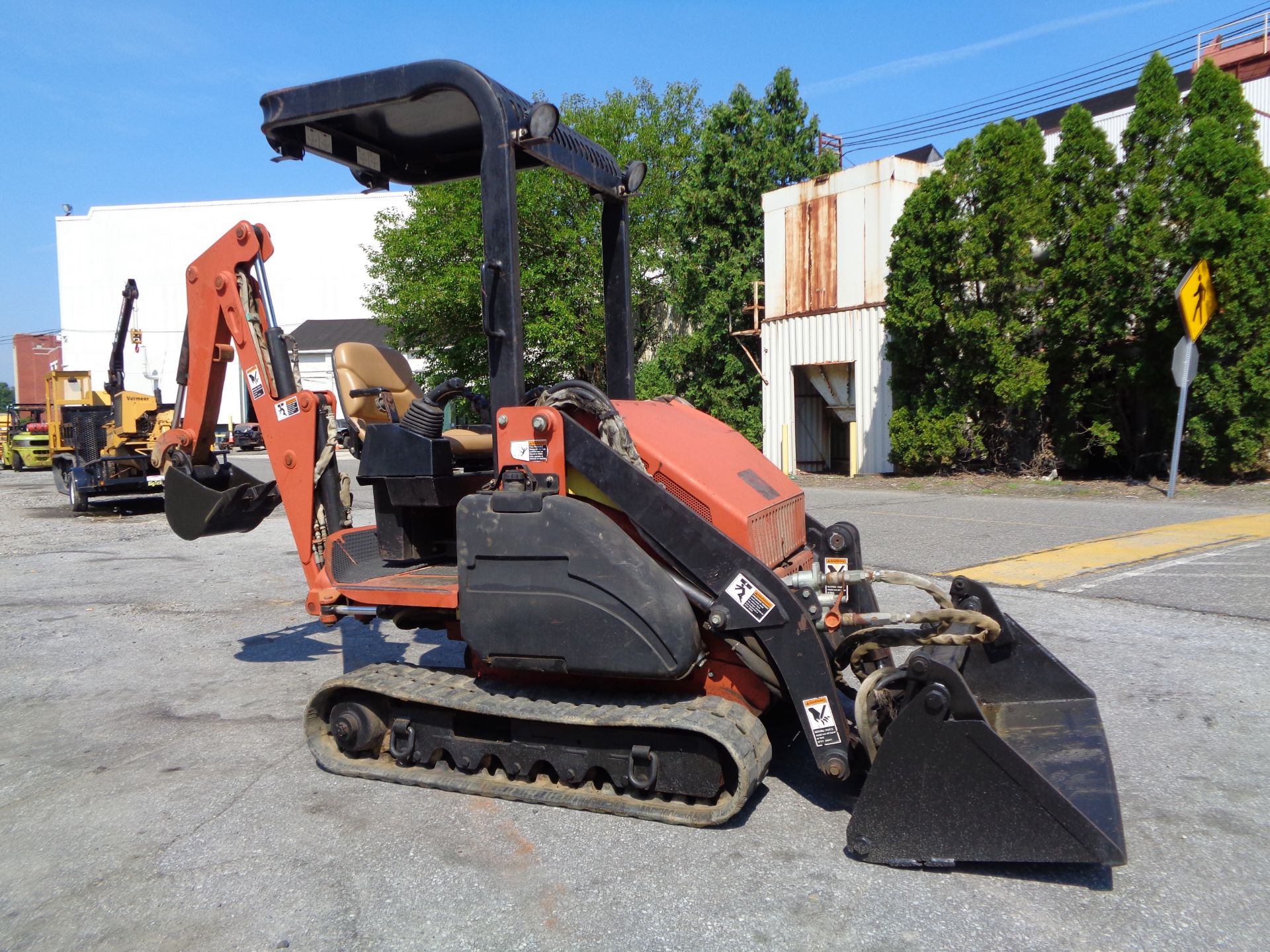 Ditch Witch XT850 Crawler Backhoe - Image 9 of 10