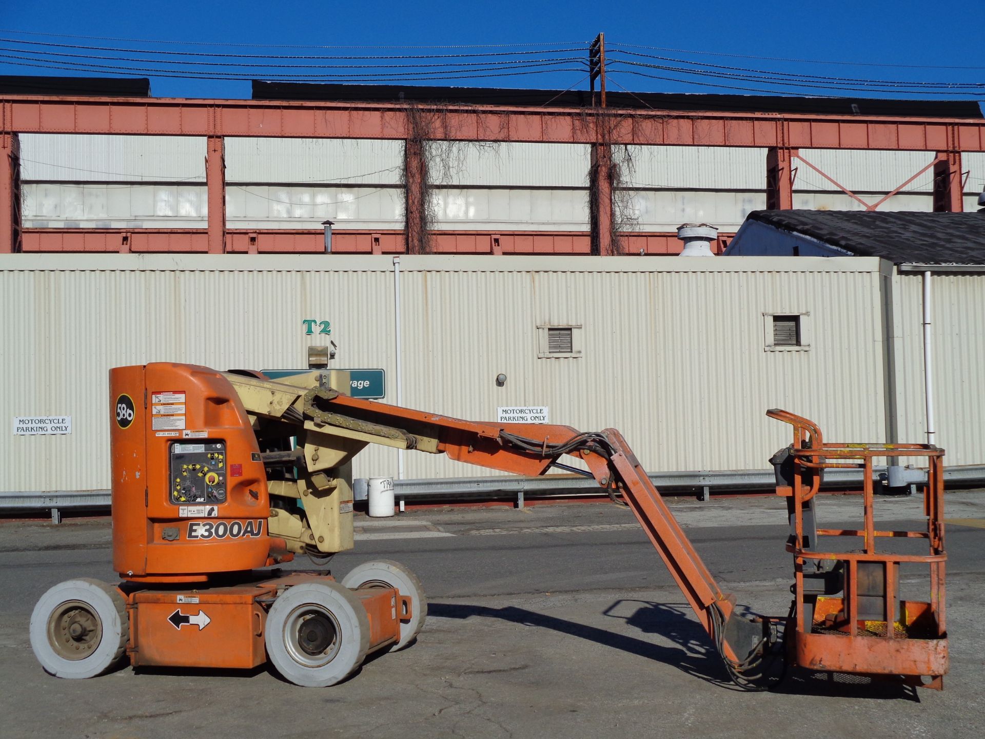 JLG E300AJ 30ft Electric Boom Lift - Image 20 of 23