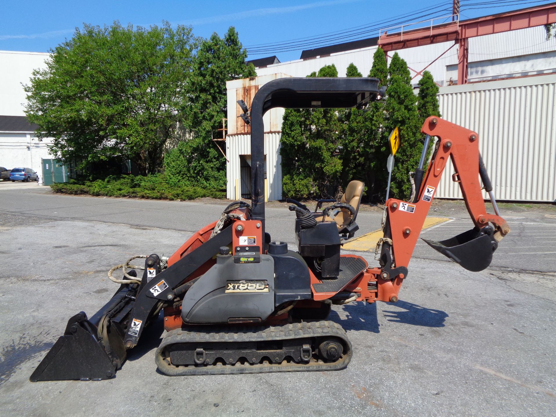 Ditch Witch XT850 Crawler Backhoe - Image 4 of 10