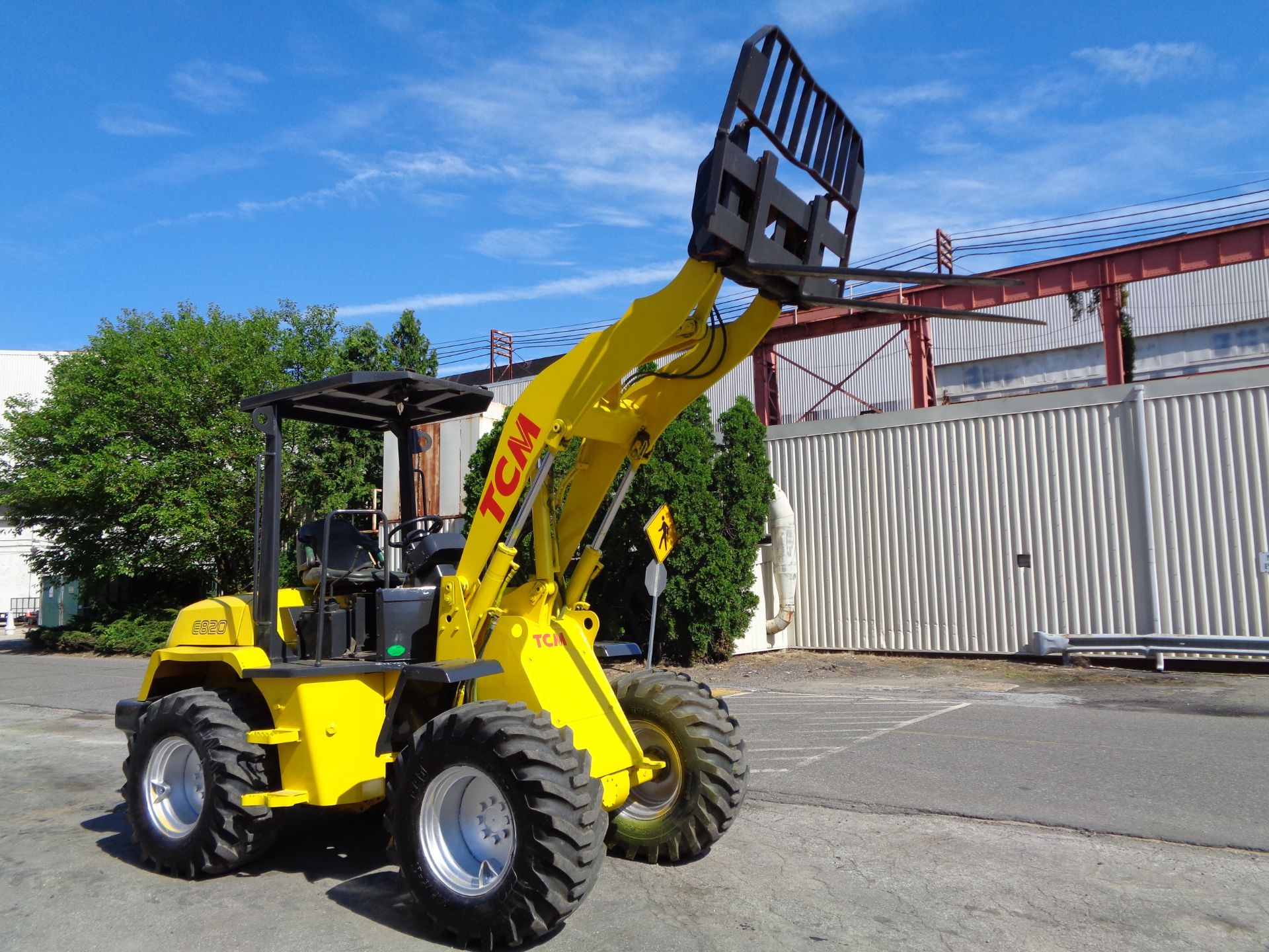 TCM E820-2 Articulating Wheel Loader - Includes Forks Attachment - Image 4 of 12