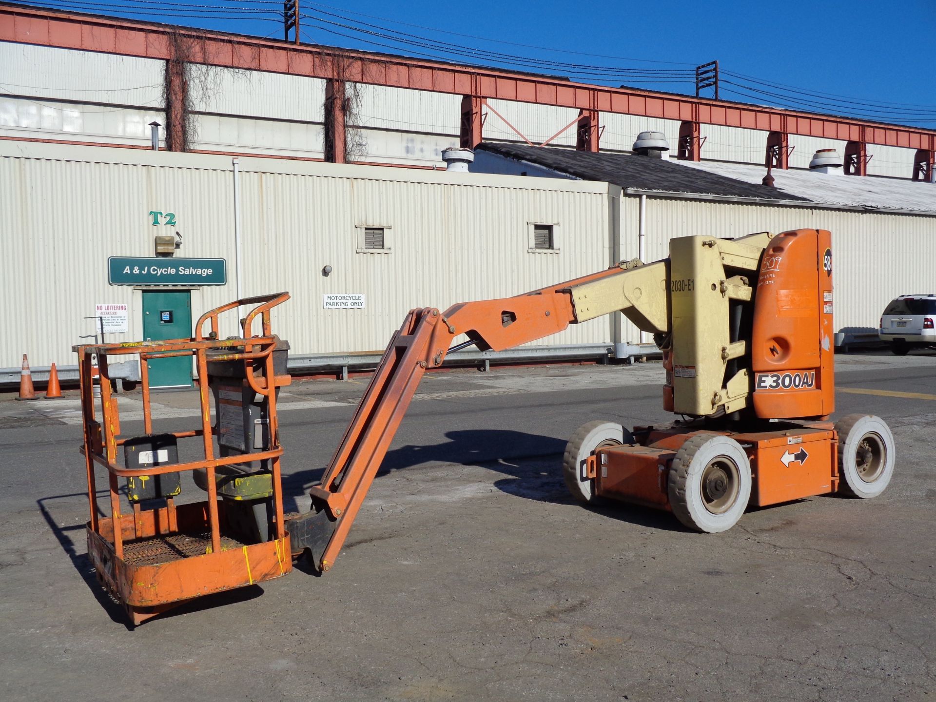 JLG E300AJ 30ft Electric Boom Lift - Image 10 of 23