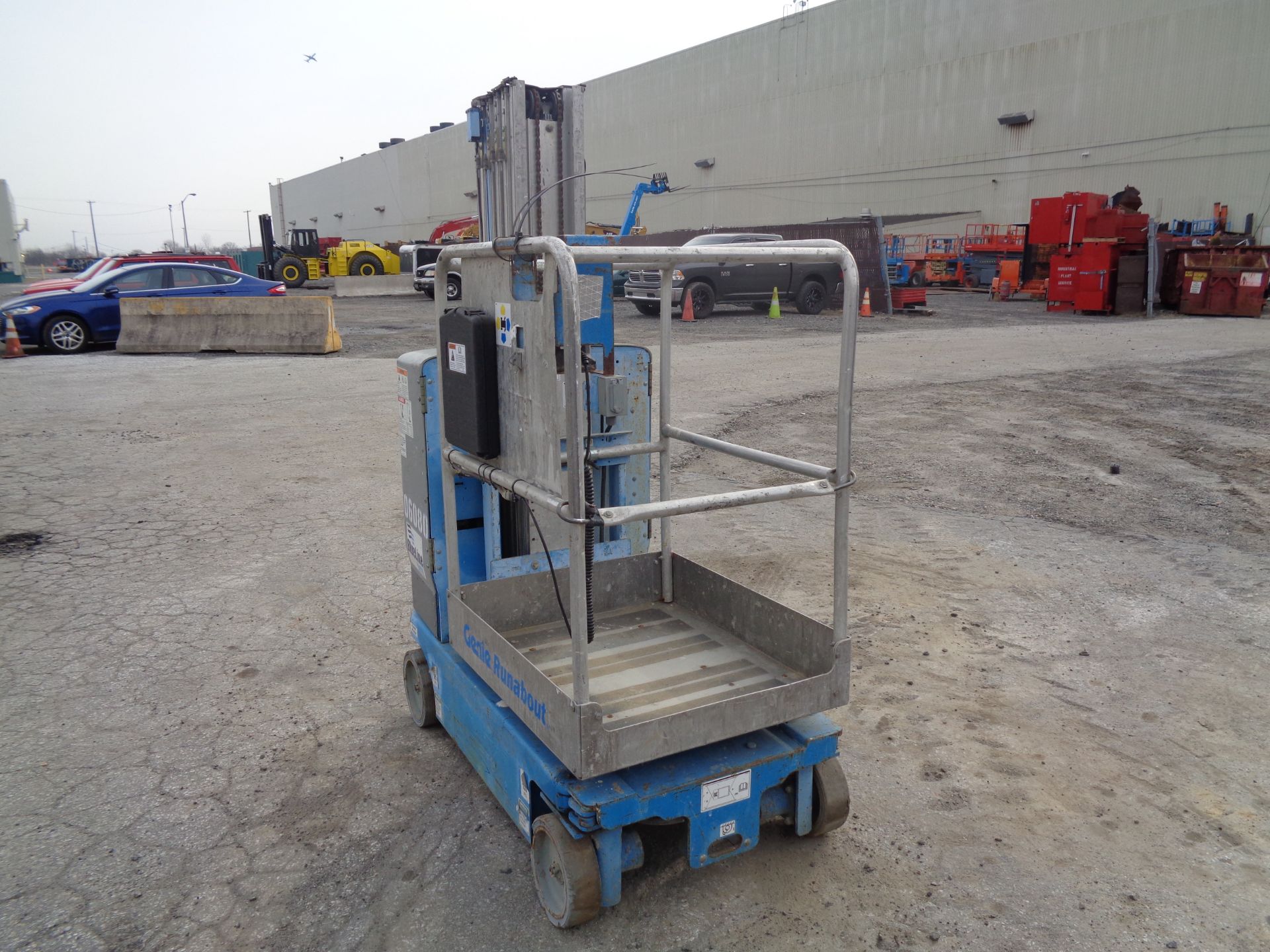 2009 Genie GR20 Electric Personal Scissor Lift - 20Ft Height - Image 5 of 15