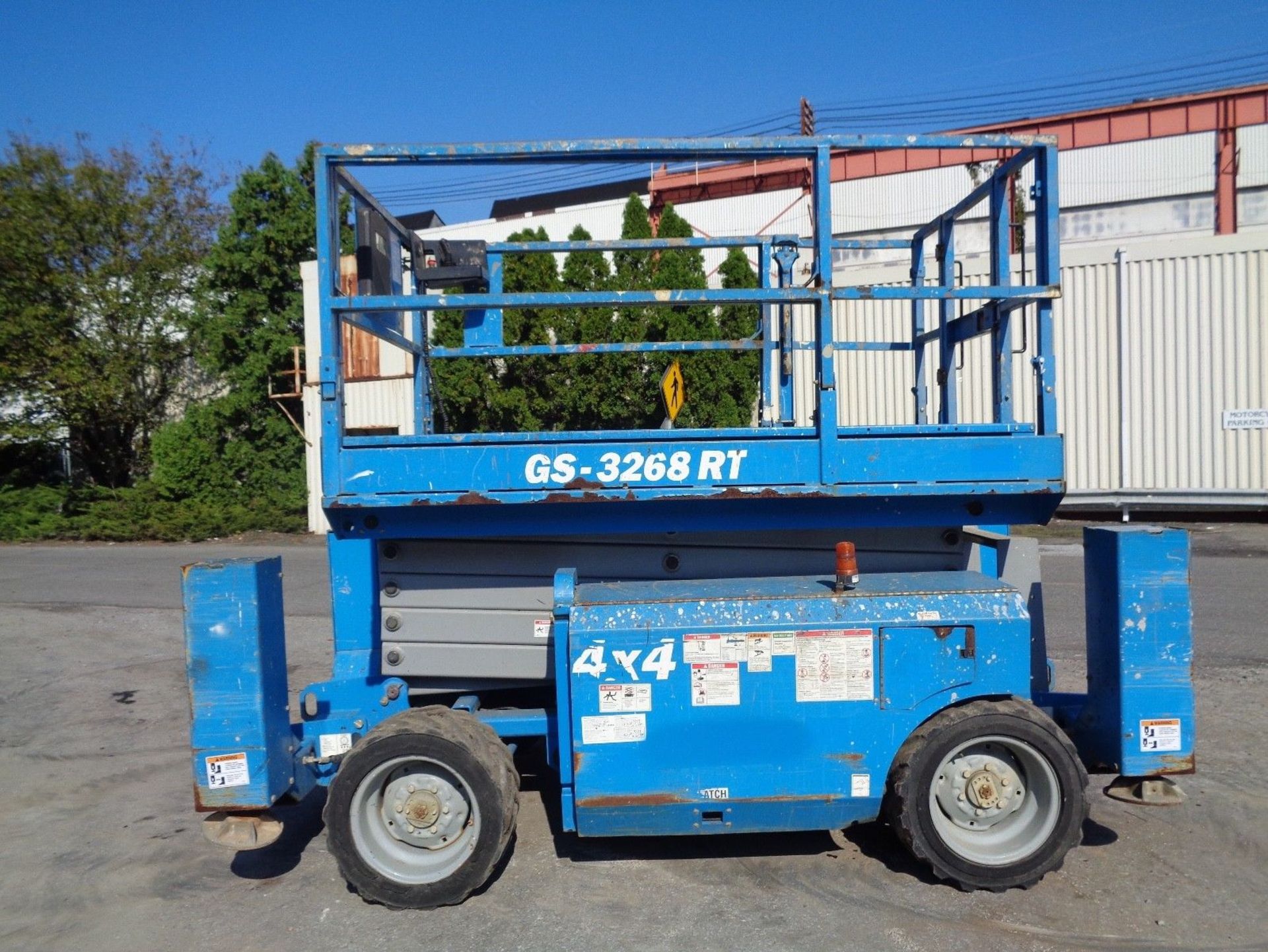 2011 Genie GS3268RT 32ft Rough Terrain 4x4 Scissor Lift - Image 9 of 10