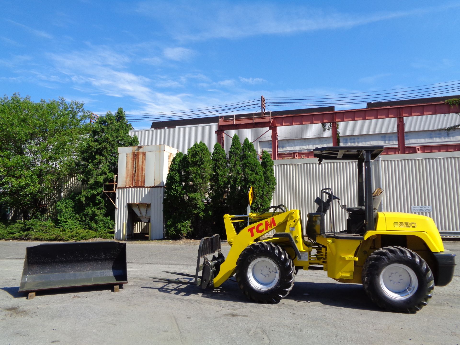 TCM E820-2 Articulating Wheel Loader - Includes Forks Attachment