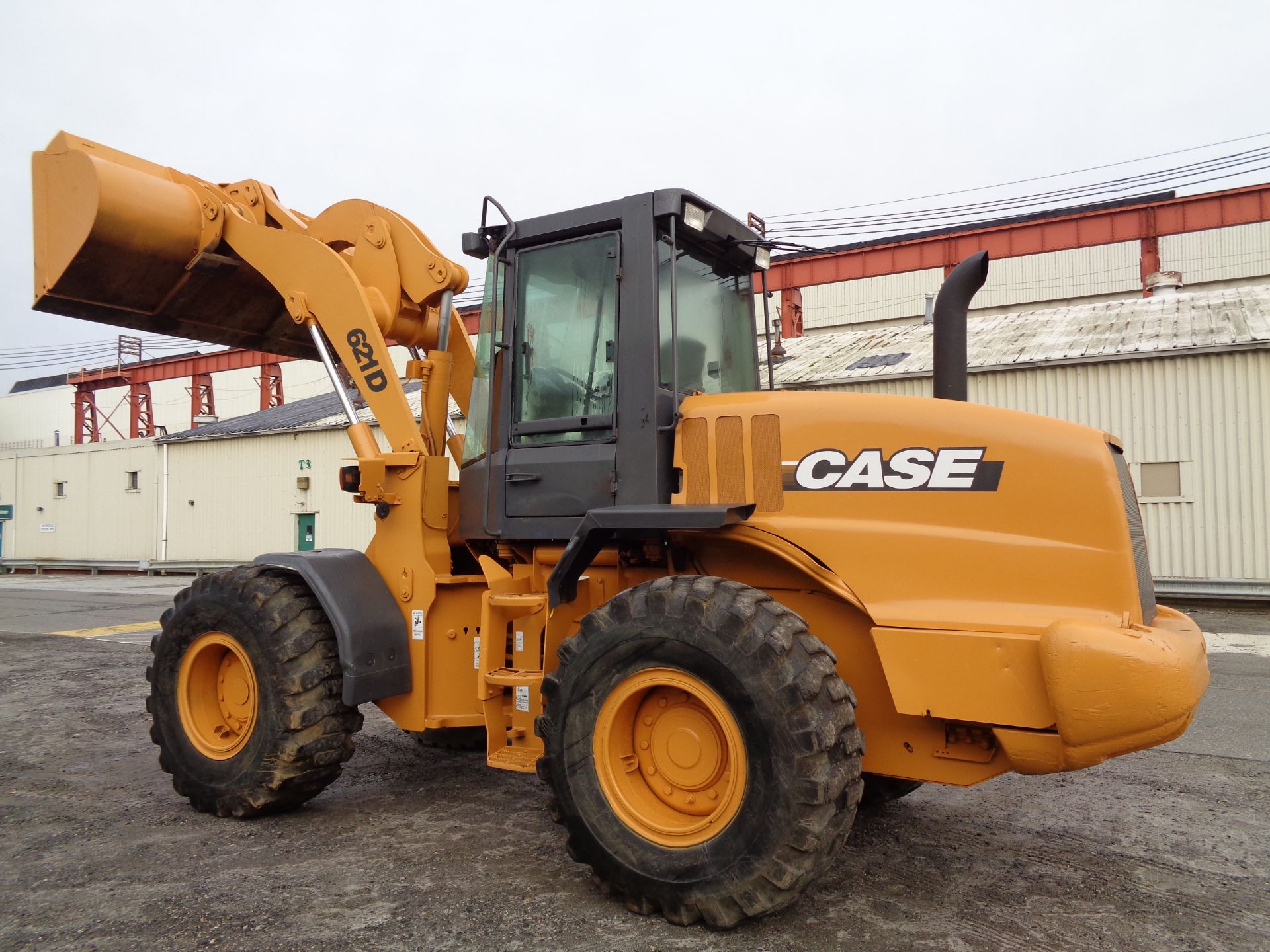 Case 621D Wheel Loader - Image 3 of 30