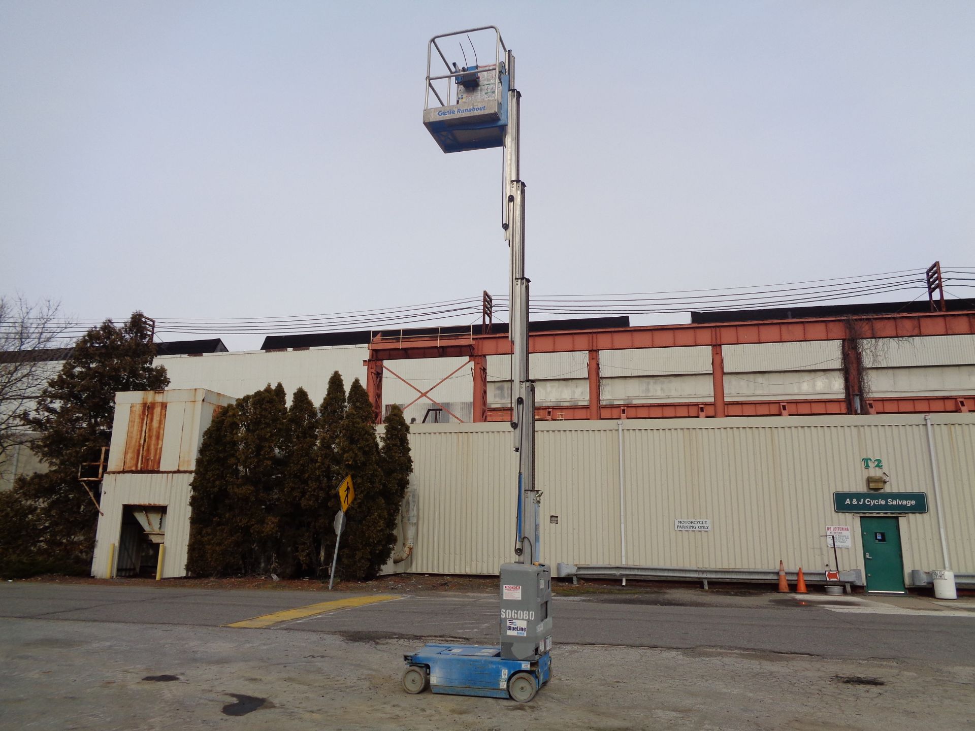 2009 Genie GR20 Electric Personal Scissor Lift - 20Ft Height - Image 13 of 15