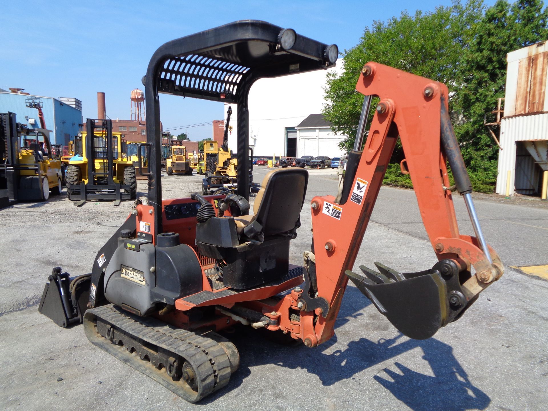 Ditch Witch XT850 Crawler Backhoe - Image 7 of 10