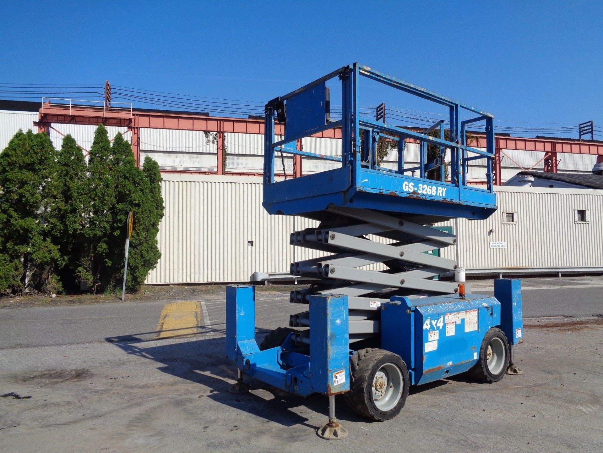 2011 Genie GS3268RT 32ft Rough Terrain 4x4 Scissor Lift - Image 6 of 10