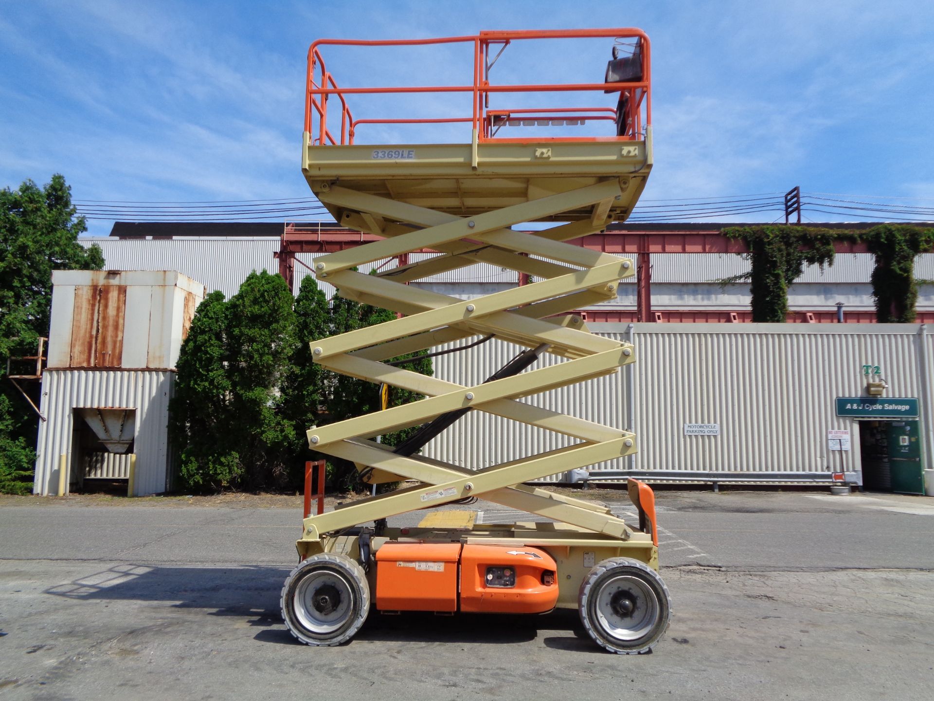 JLG 3369LE 33ft Electric Scissor Lift