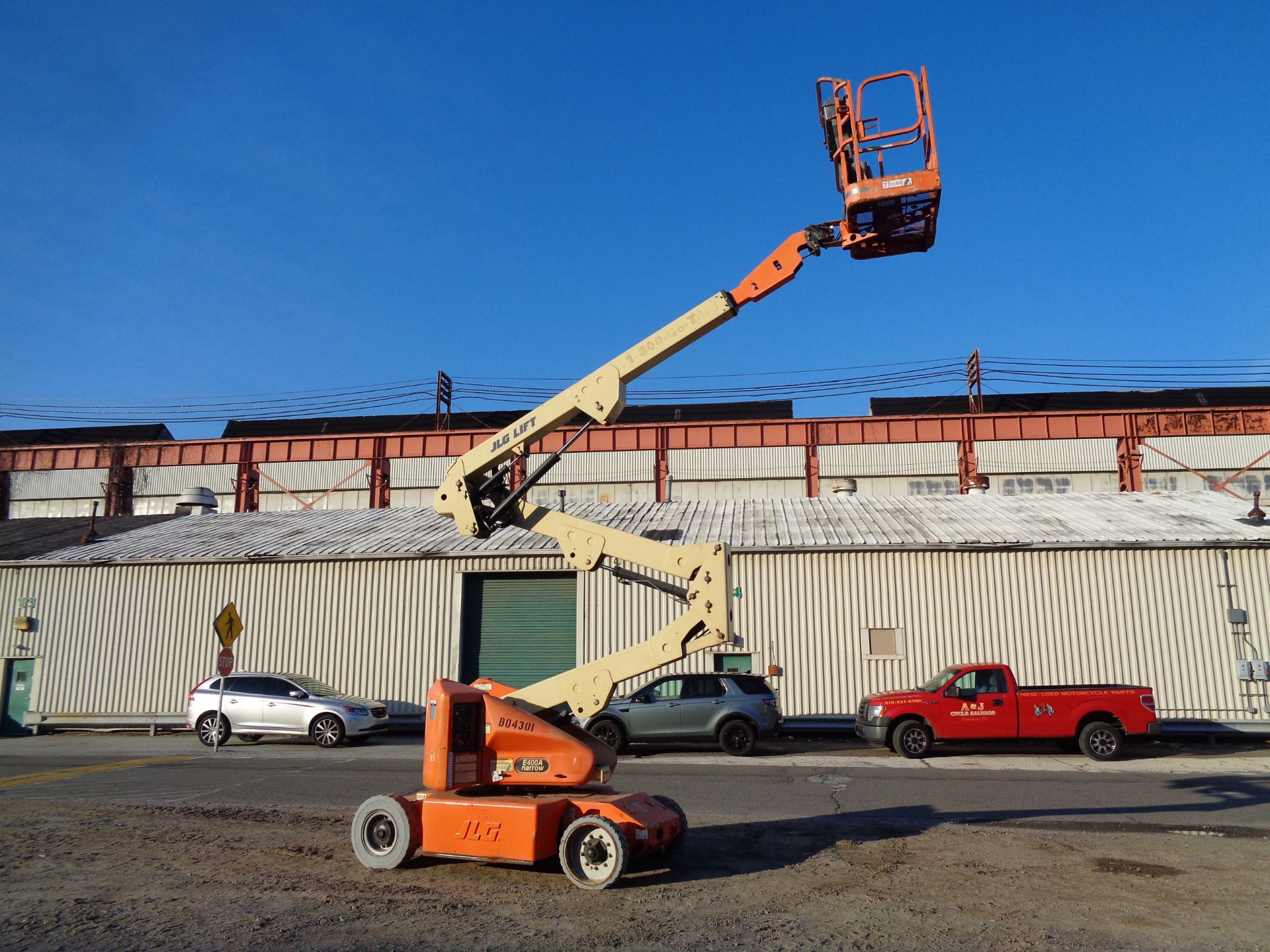 JLG E400AN 40ft Electric Articuating Boom Lift - Image 9 of 15