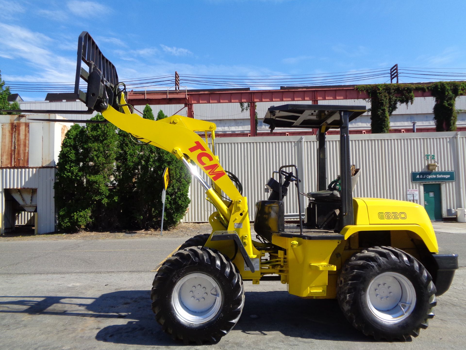 TCM E820-2 Articulating Wheel Loader - Includes Forks Attachment - Image 9 of 12