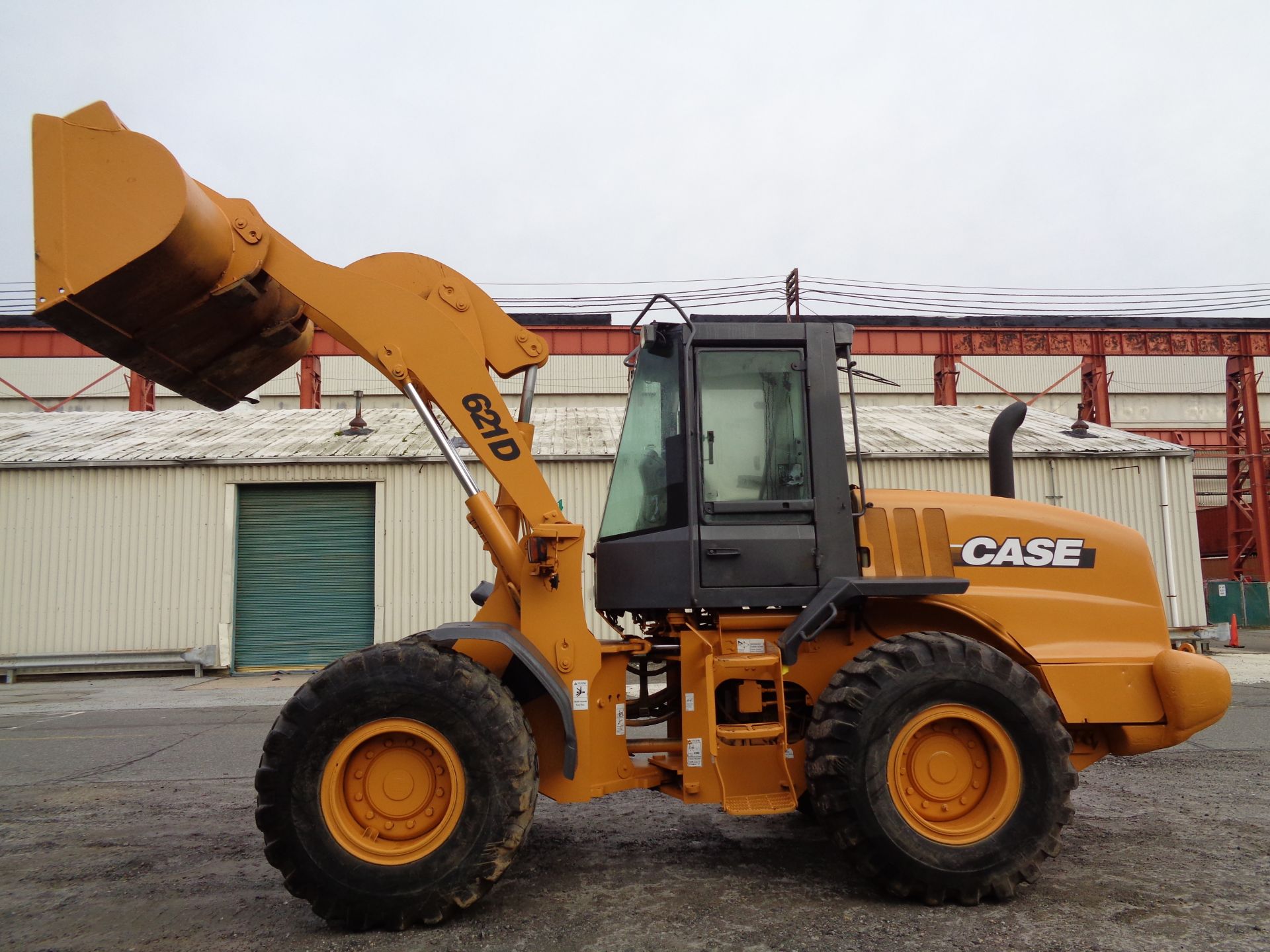 Case 621D Wheel Loader - Image 5 of 30