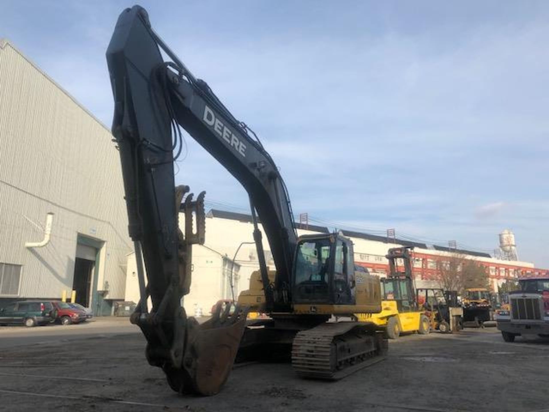 2011 John Deere 350DLC Excavator Backhoe - Image 3 of 31