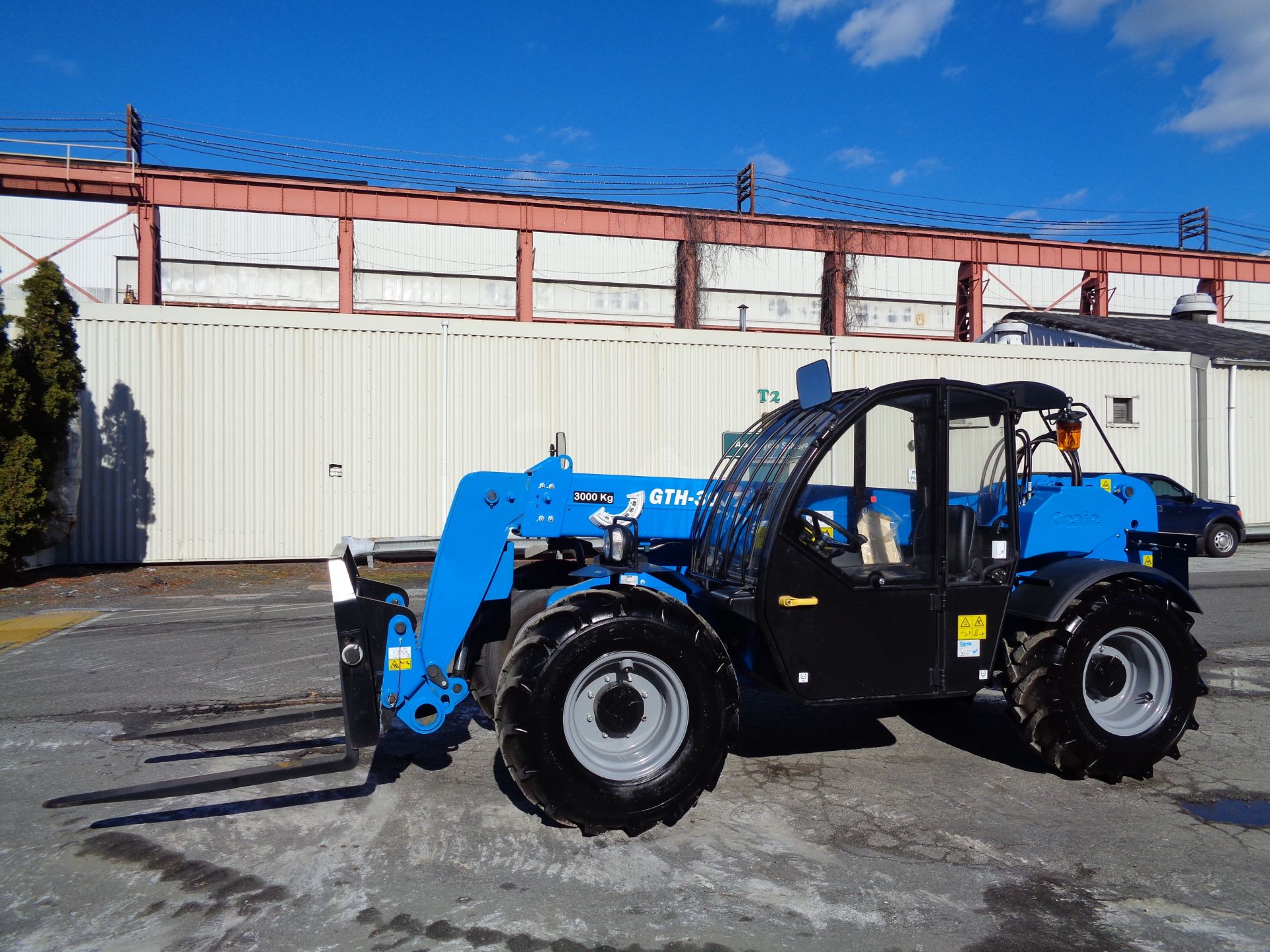 New Unused 2018 Genie GTH3007 Telescopic Forklift 6,600 lbs - Enclosed Cab - Image 17 of 23