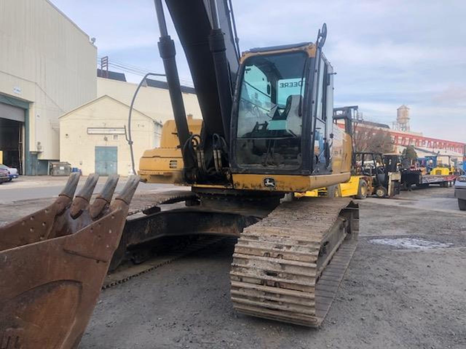 2011 John Deere 350DLC Excavator Backhoe - Image 22 of 31