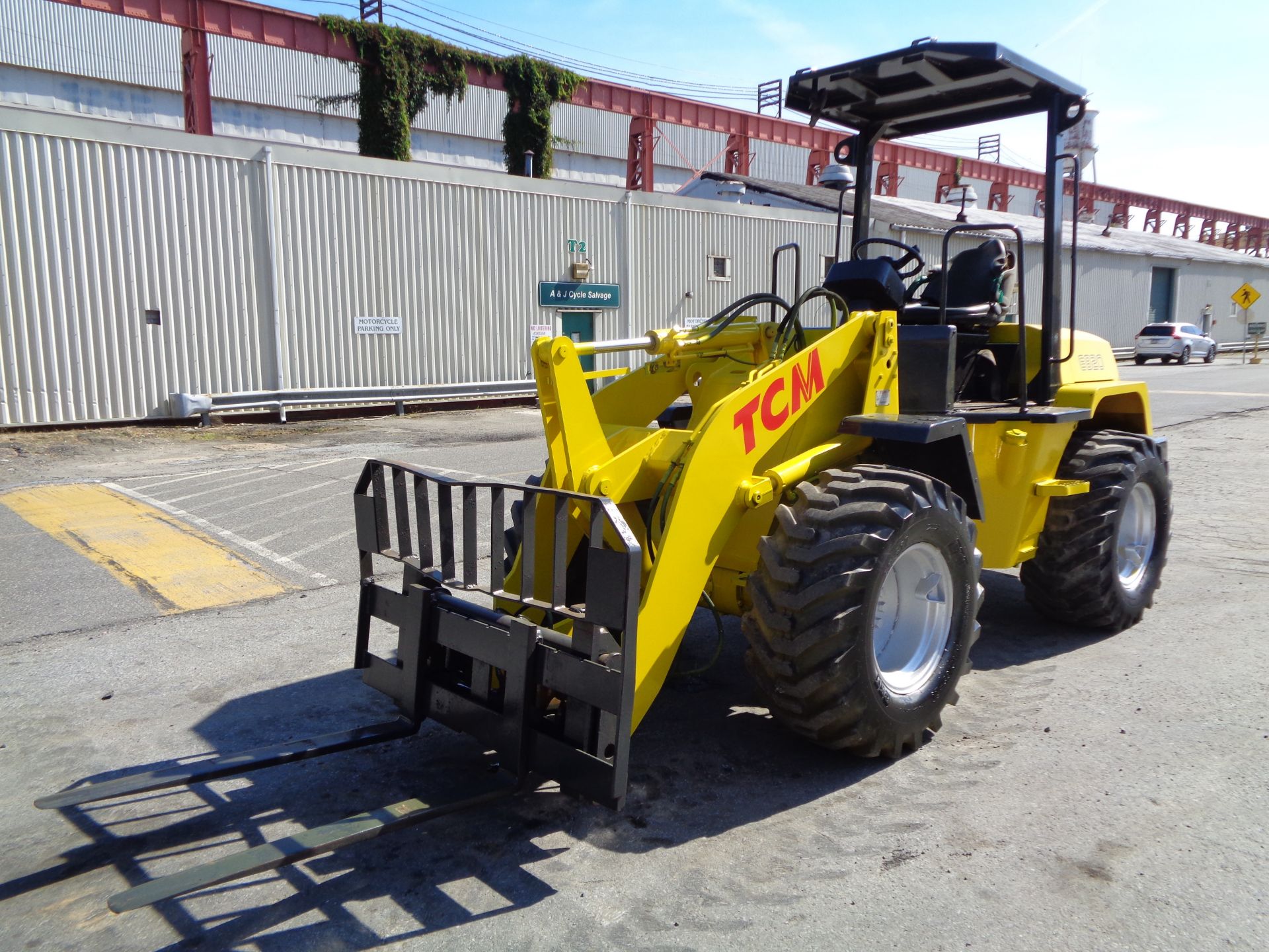 TCM E820-2 Articulating Wheel Loader - Includes Forks Attachment - Image 10 of 12