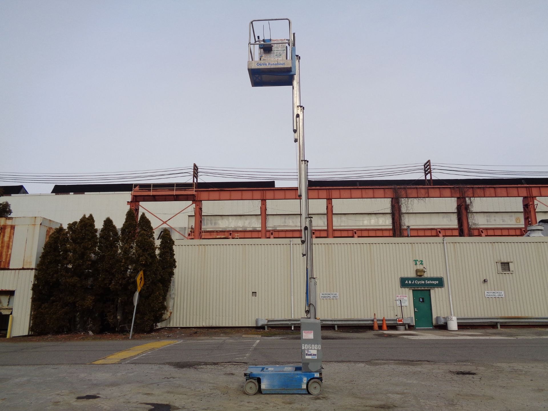 2009 Genie GR20 Electric Personal Scissor Lift - 20Ft Height - Image 12 of 15