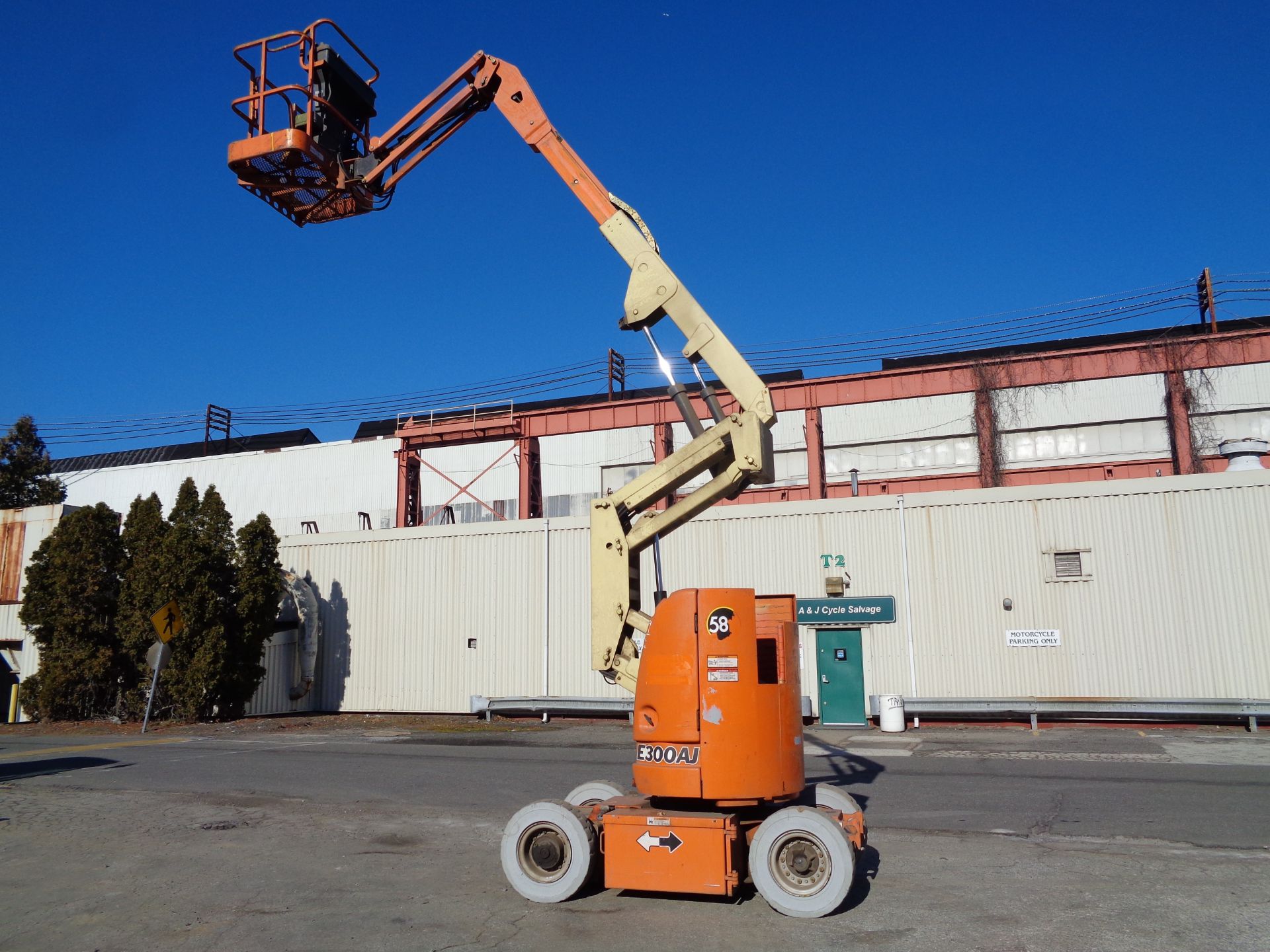 JLG E300AJ 30ft Electric Boom Lift - Image 6 of 23