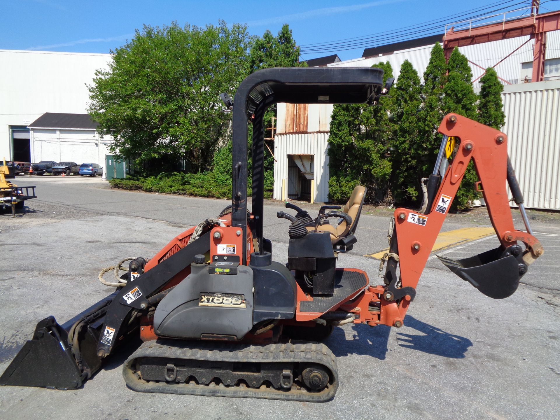 Ditch Witch XT850 Crawler Backhoe - Image 5 of 10