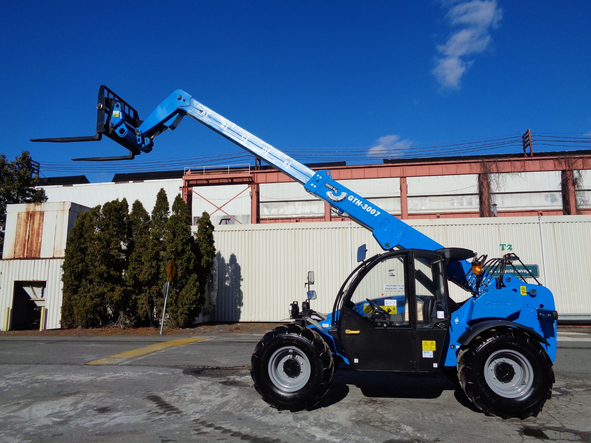 New Unused 2018 Genie GTH3007 Telescopic Forklift 6,600 lbs - Enclosed Cab - Image 9 of 23