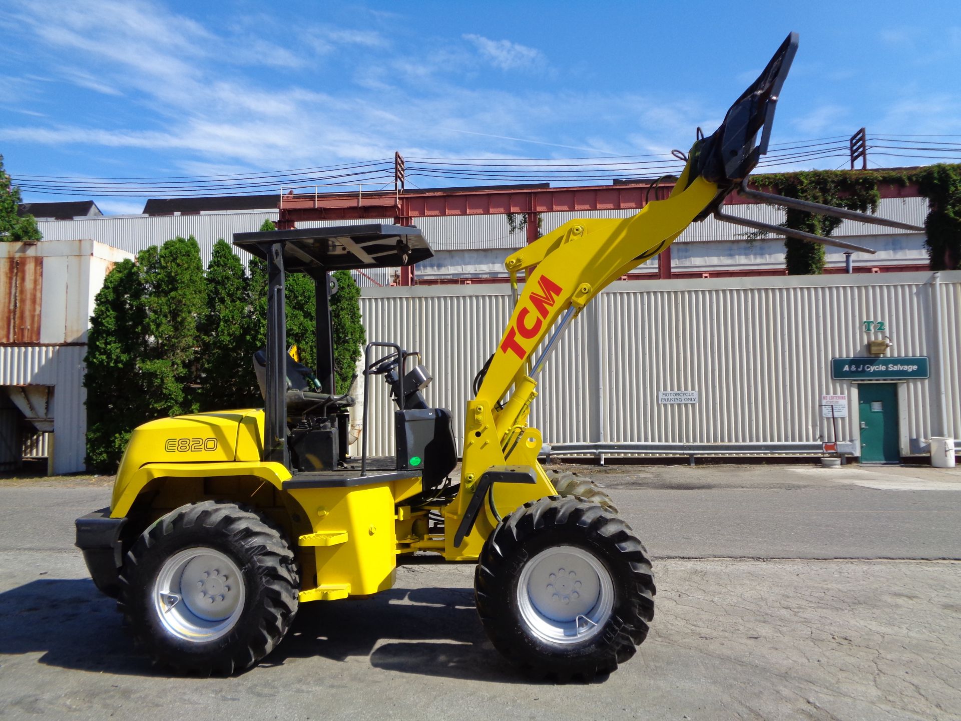 TCM E820-2 Articulating Wheel Loader - Includes Forks Attachment - Image 3 of 12