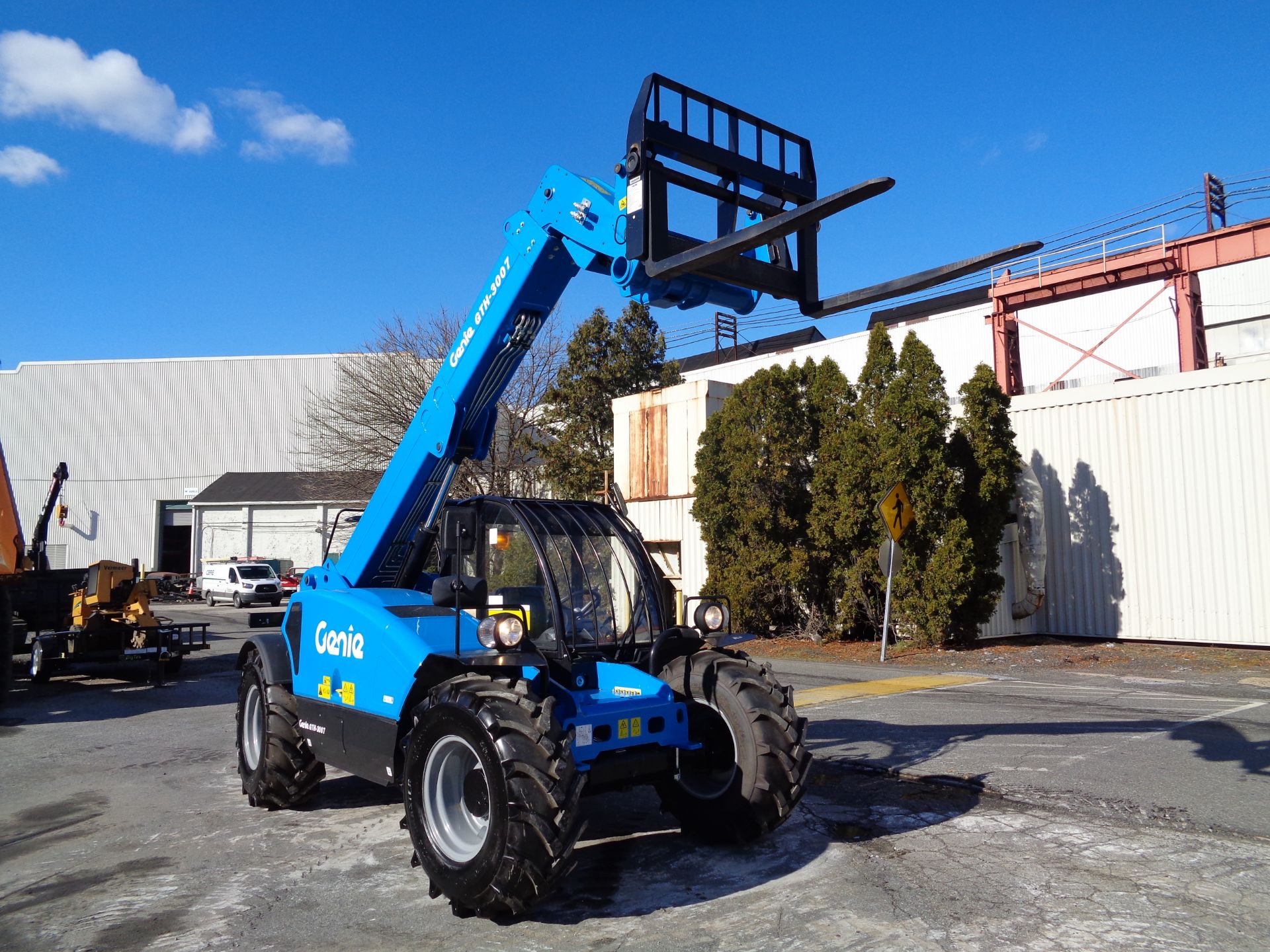 New Unused 2018 Genie GTH3007 Telescopic Forklift 6,600 lbs - Enclosed Cab - Image 6 of 23