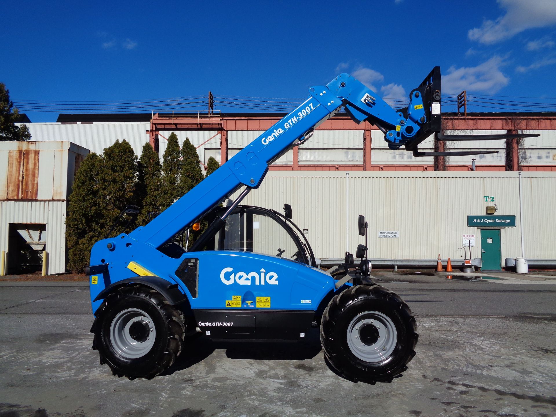 NEW Unused 2018 Genie GTH3007 Telescopic Forklift 6,600 lbs - Enclosed Cab