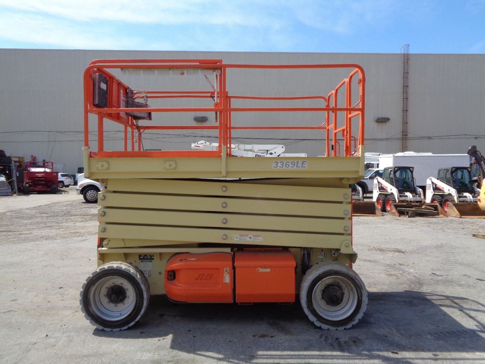 JLG 3369LE 33ft Electric Scissor Lift - Image 5 of 11