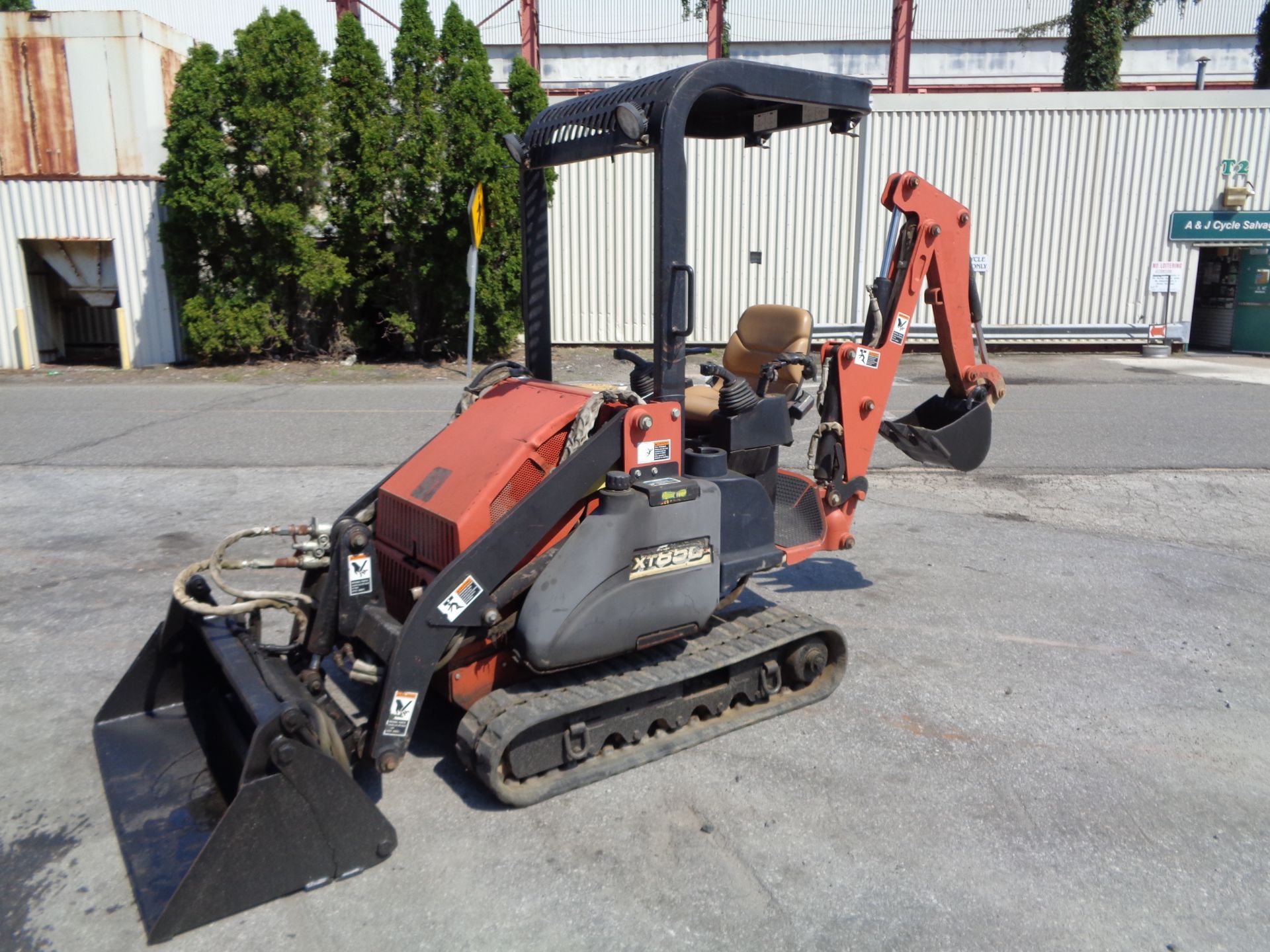 Ditch Witch XT850 Crawler Backhoe - Bild 3 aus 10