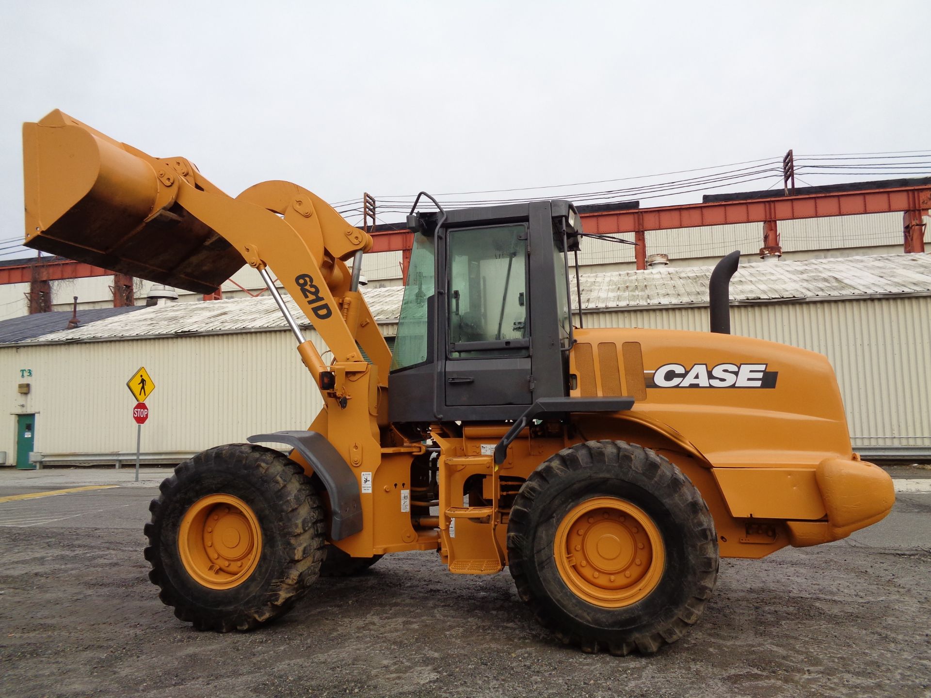 Case 621D Wheel Loader - Image 4 of 30