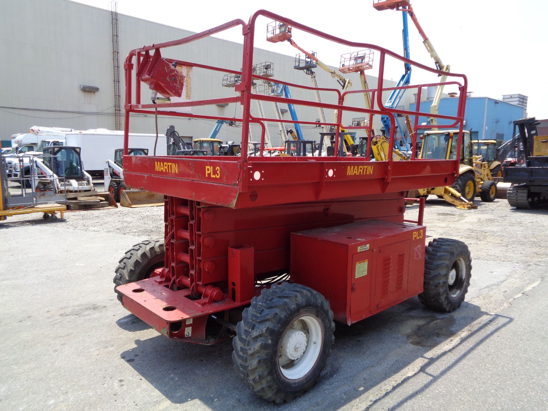 JLG 33RTS 33ft Rough Terrain Scissor Lift - Image 9 of 19