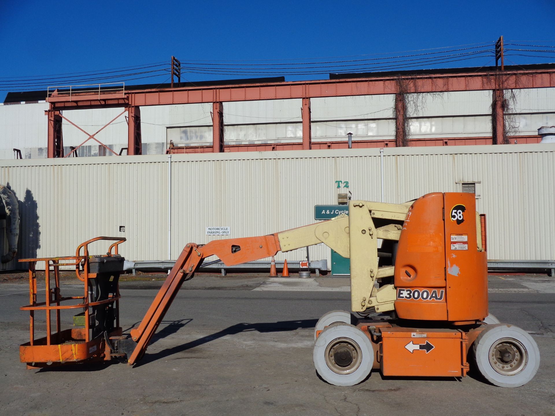 JLG E300AJ 30ft Electric Boom Lift - Image 12 of 23