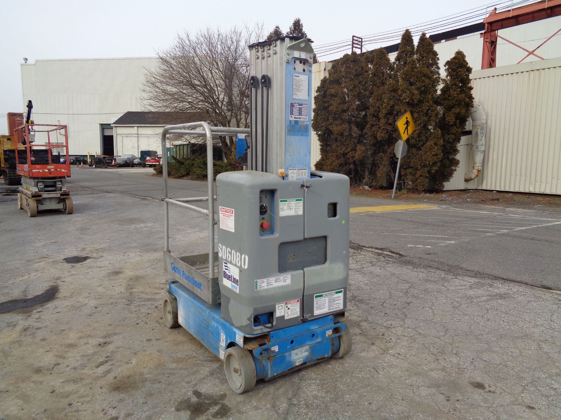 2009 Genie GR20 Electric Personal Scissor Lift - 20Ft Height - Image 2 of 15