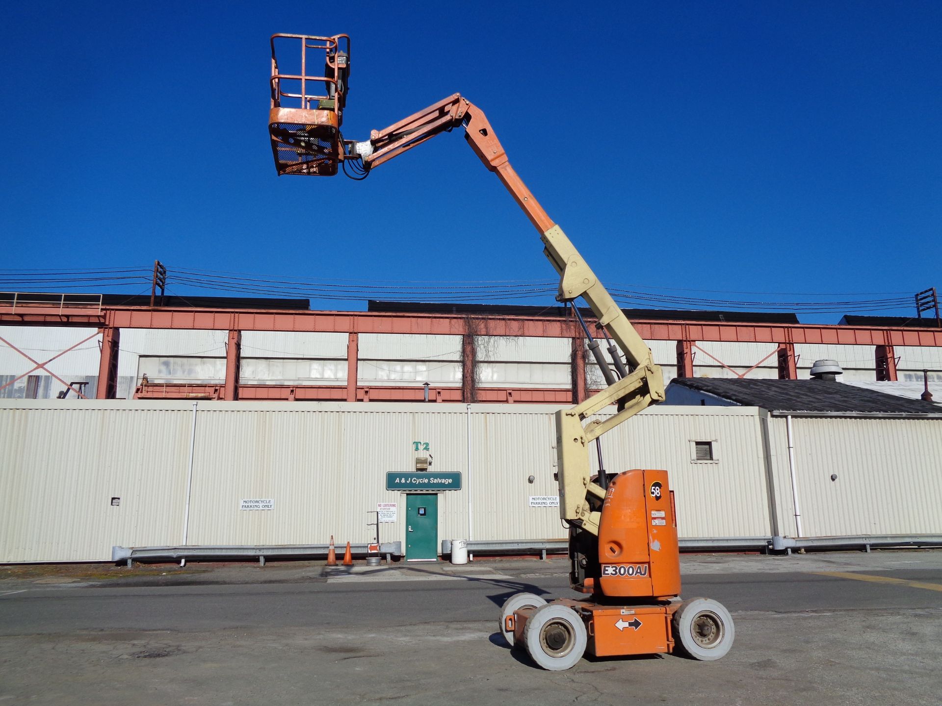 JLG E300AJ 30ft Electric Boom Lift - Image 4 of 23