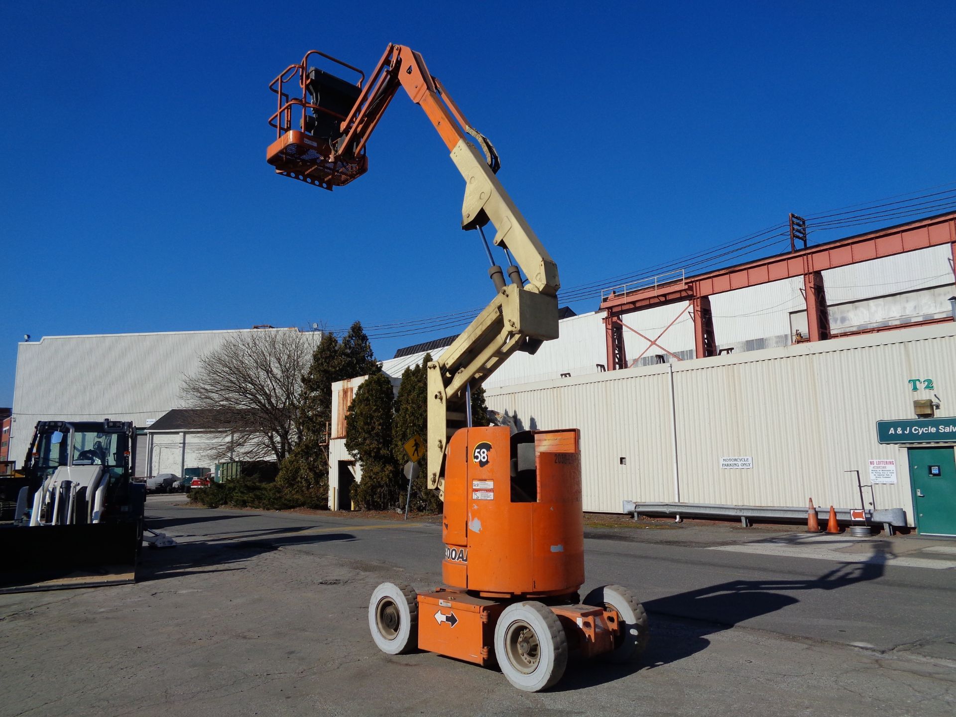 JLG E300AJ 30ft Electric Boom Lift - Image 8 of 23