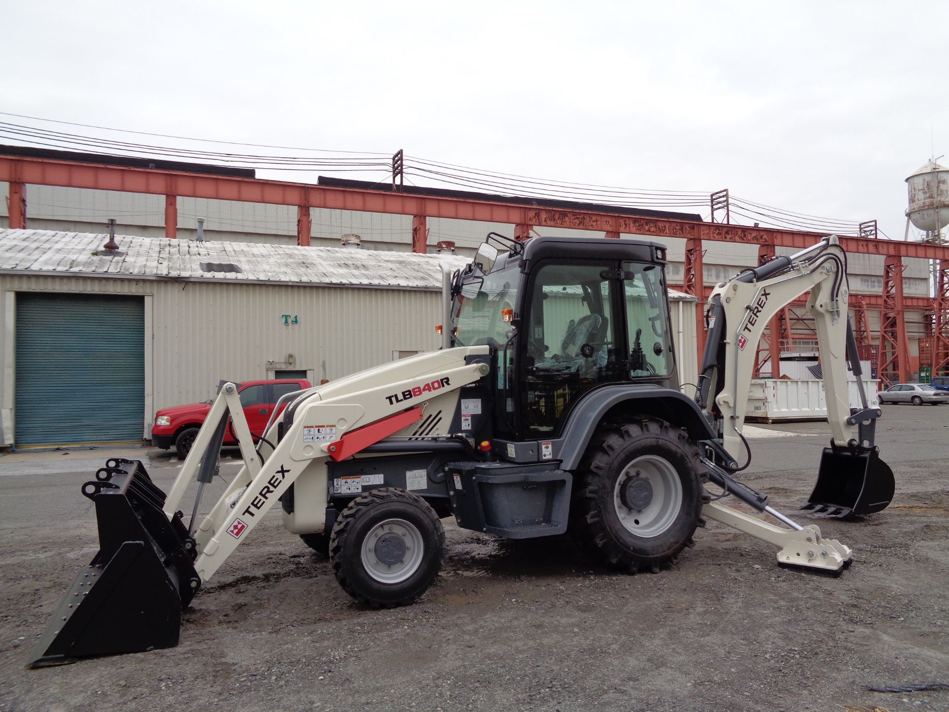 UNUSED NEW 2018 Terex 840R Backhoe - 4x4 - Image 6 of 20