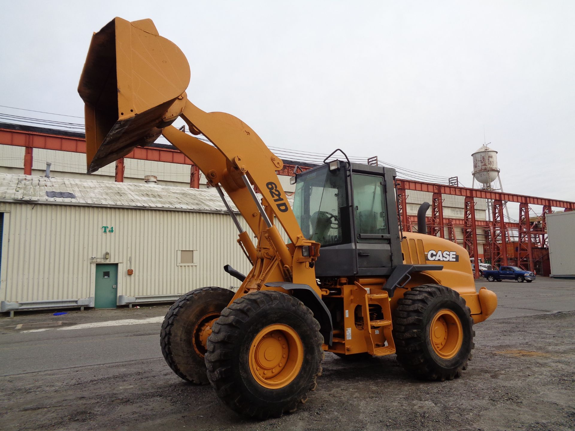 Case 621D Wheel Loader - Image 7 of 30