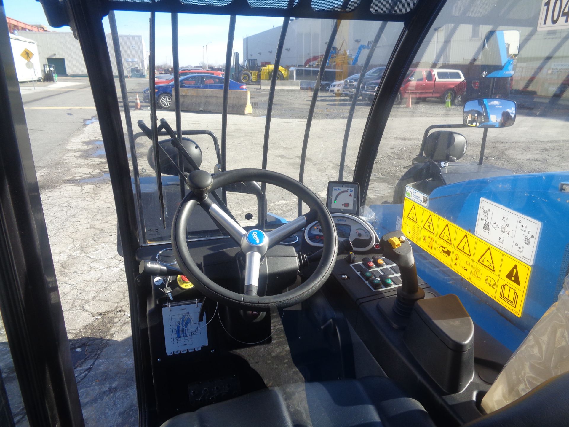 New Unused 2018 Genie GTH3007 Telescopic Forklift 6,600 lbs - Enclosed Cab - Image 21 of 23