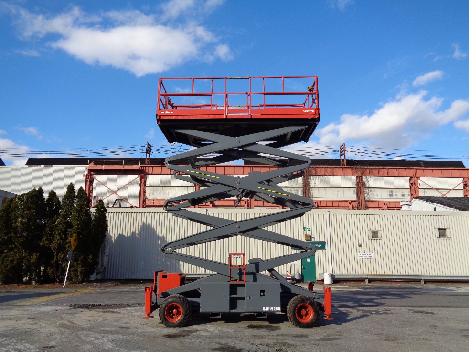 Skyjack SJ9250 50ft Rough Terrain 4x4 Scissor Lift