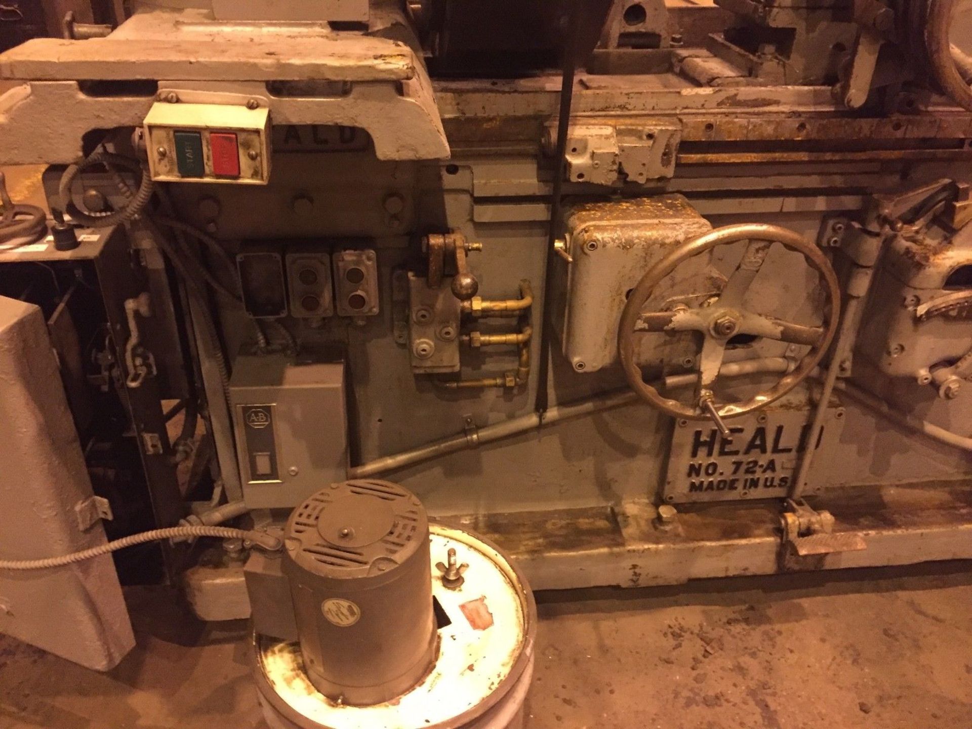 Heald 72 24in ID Grinder Internal Cylindrical Universal Lathe - Free Loading - Image 2 of 9