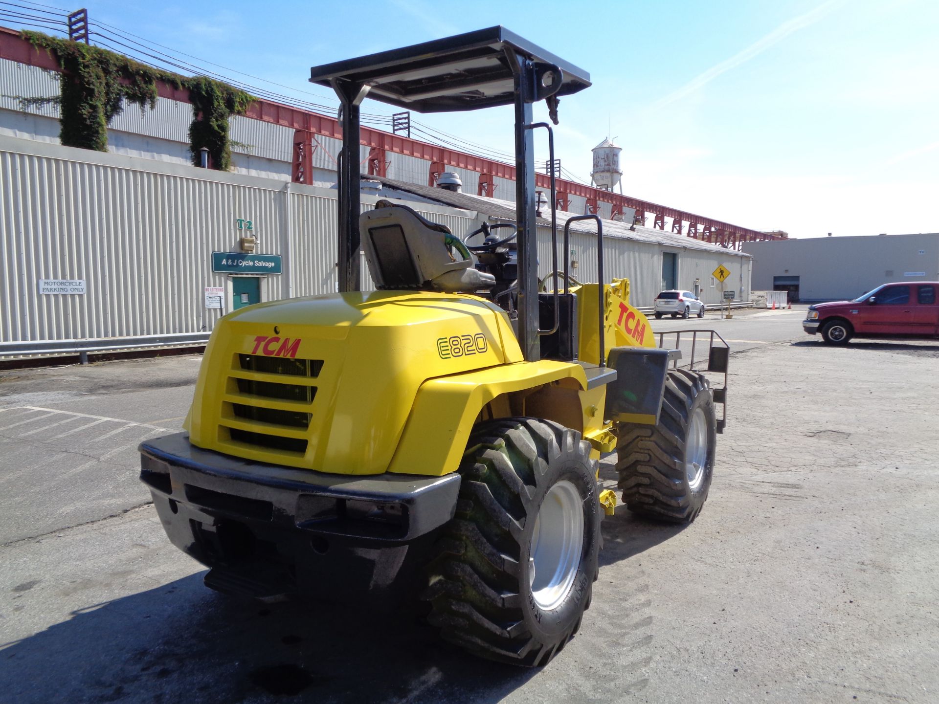 TCM E820-2 Articulating Wheel Loader - Includes Forks Attachment - Image 5 of 12