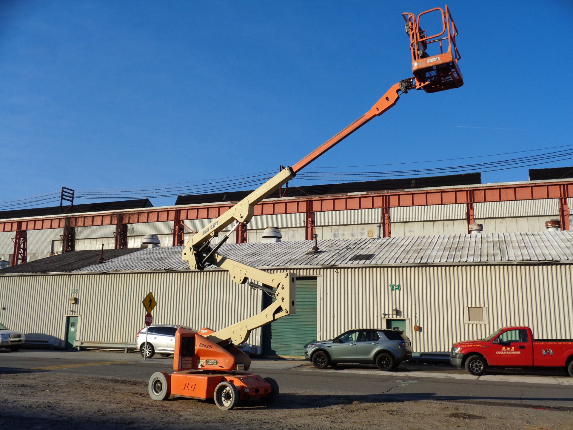 JLG E400AN 40ft Electric Articuating Boom Lift - Image 2 of 15