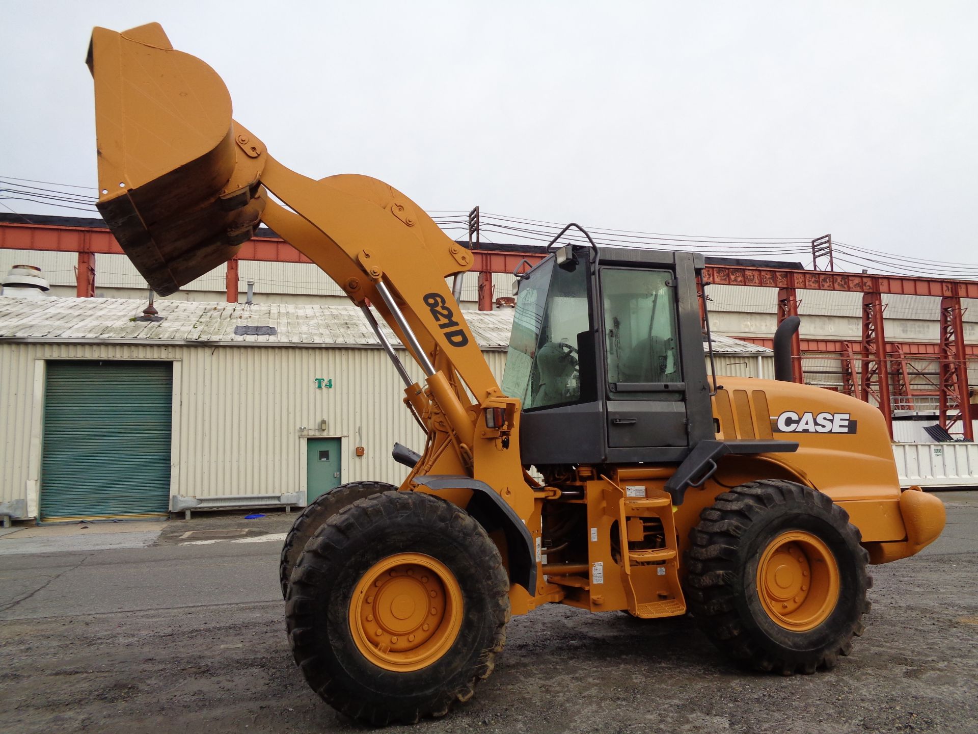 Case 621D Wheel Loader - Image 6 of 30